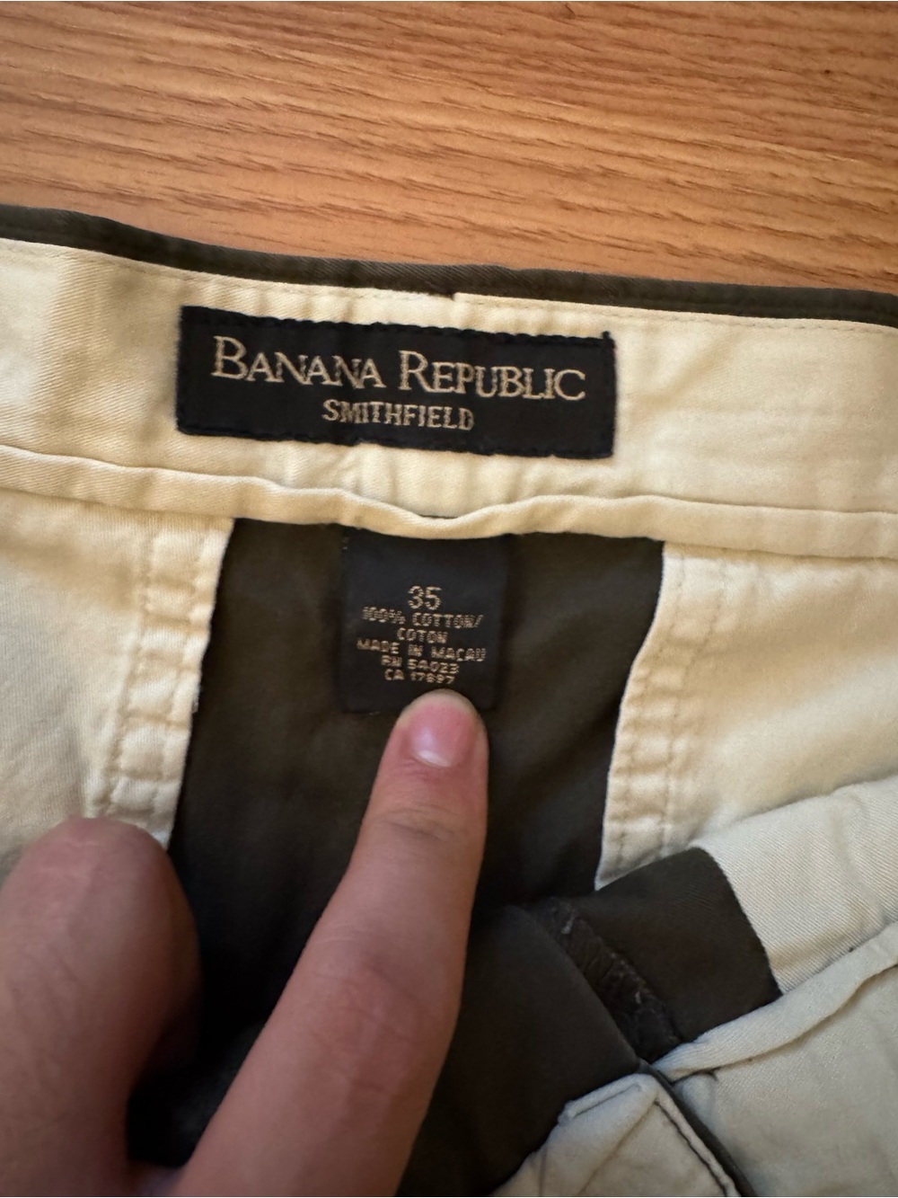 Banana Republic Men's Casual Shorts - Picture 2 of 4